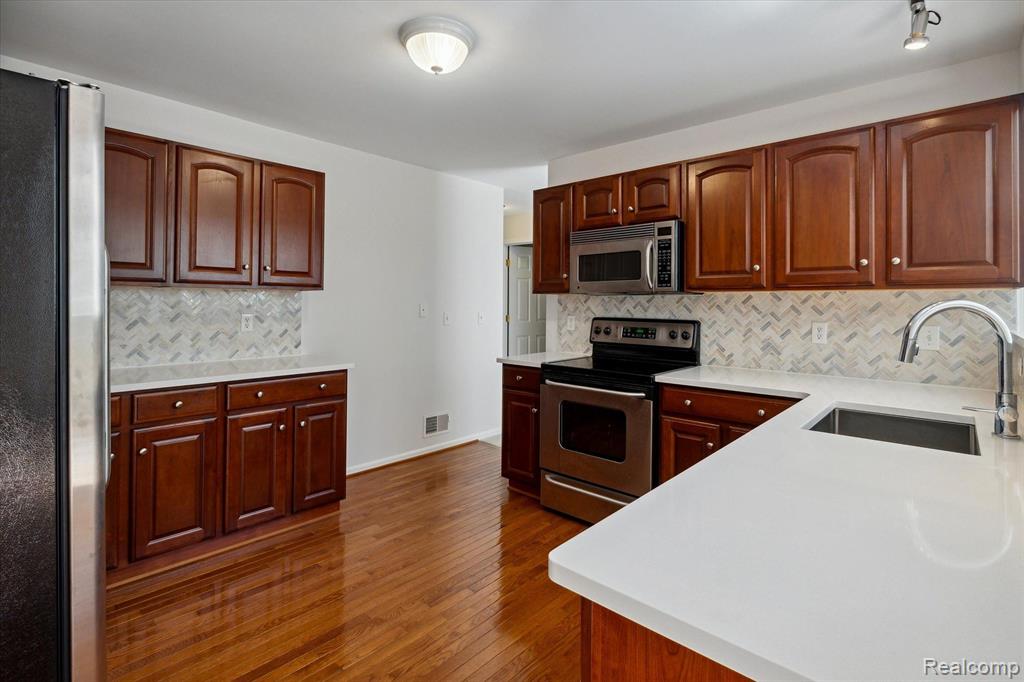 49055 Hawksburry Road Canton, MI 48188 - Photo 14 of 37 Gallery Image 14