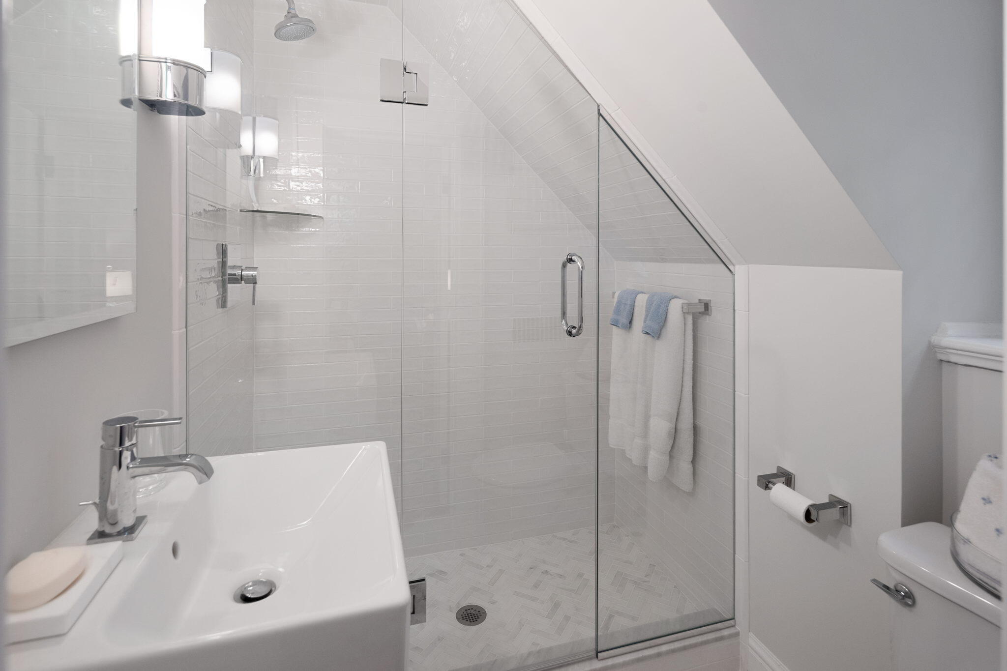 7 Point O Woods Road South Darien, CT 06820 - Photo 27 of 33 a bathroom with a bathtub and shower
