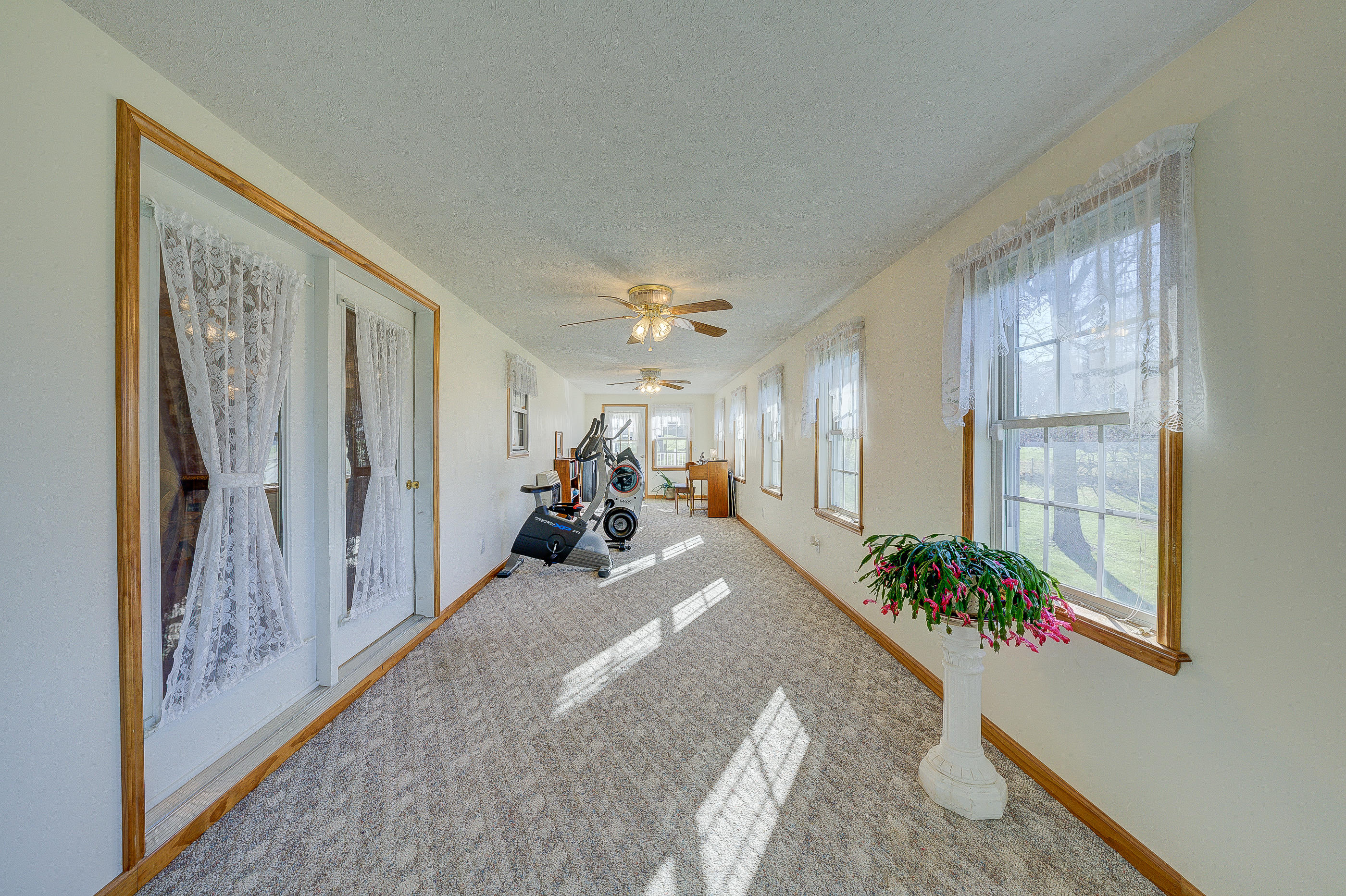 929 Farm View Road Glade Hill, VA 24092 - Photo 23 of 44 22 Florida Room
