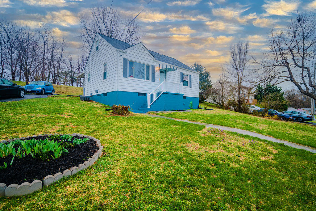 2819 Cannaday Road Northeast Roanoke, VA 24012 - Photo 20 of 21 side of home