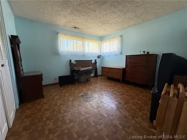 $173,500 | 806 Sharon Drive, Jeffersonville, IN 47130