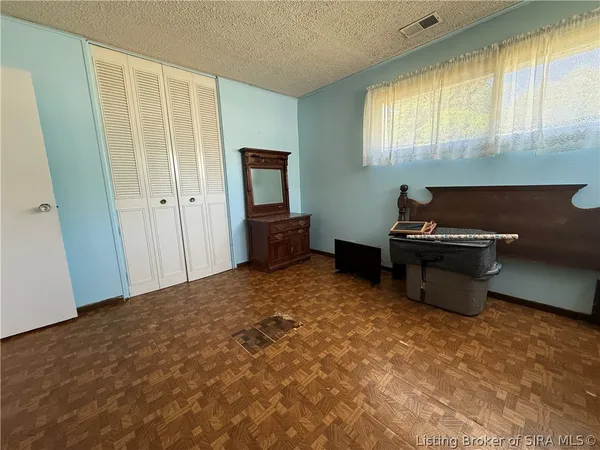 $173,500 | 806 Sharon Drive, Jeffersonville, IN 47130