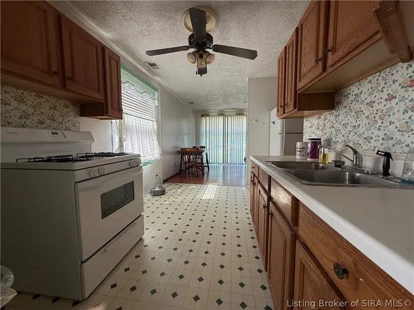 $173,500 | 806 Sharon Drive, Jeffersonville, IN 47130