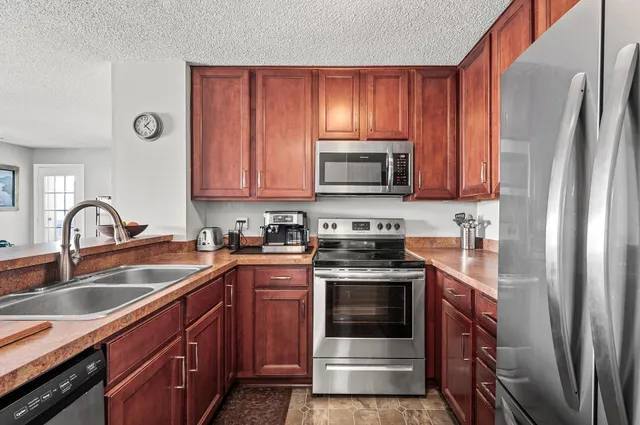 $185,000 | 6020 Chasewood Parkway, Unit 203, Minnetonka, MN 55343