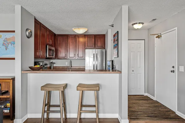 $185,000 | 6020 Chasewood Parkway, Unit 203, Minnetonka, MN 55343