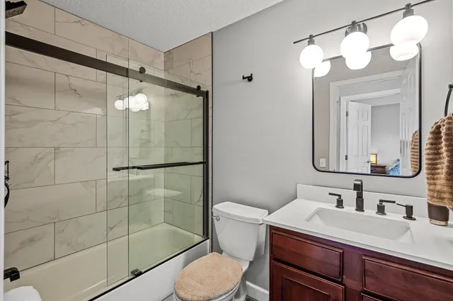 $185,000 | 6020 Chasewood Parkway, Unit 203, Minnetonka, MN 55343