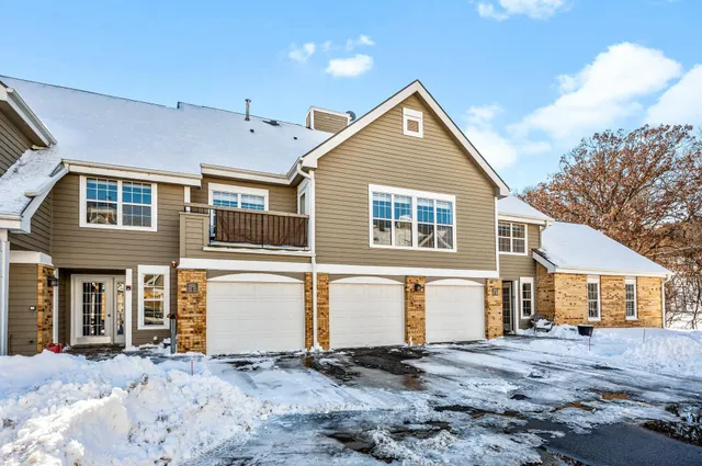 $185,000 | 6020 Chasewood Parkway, Unit 203, Minnetonka, MN 55343