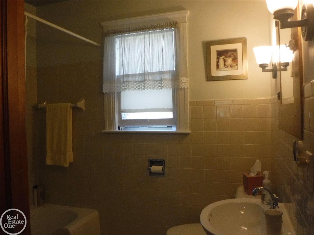 8411 Canal Road Utica, MI 48317 - Photo 12 of 27 Main floor bathroom