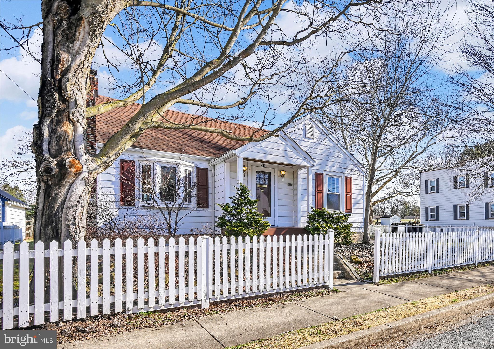 211 Noble Street Lititz, PA 17543 - Photo 2 of 27 The Ameican Dream - White Picket Fence