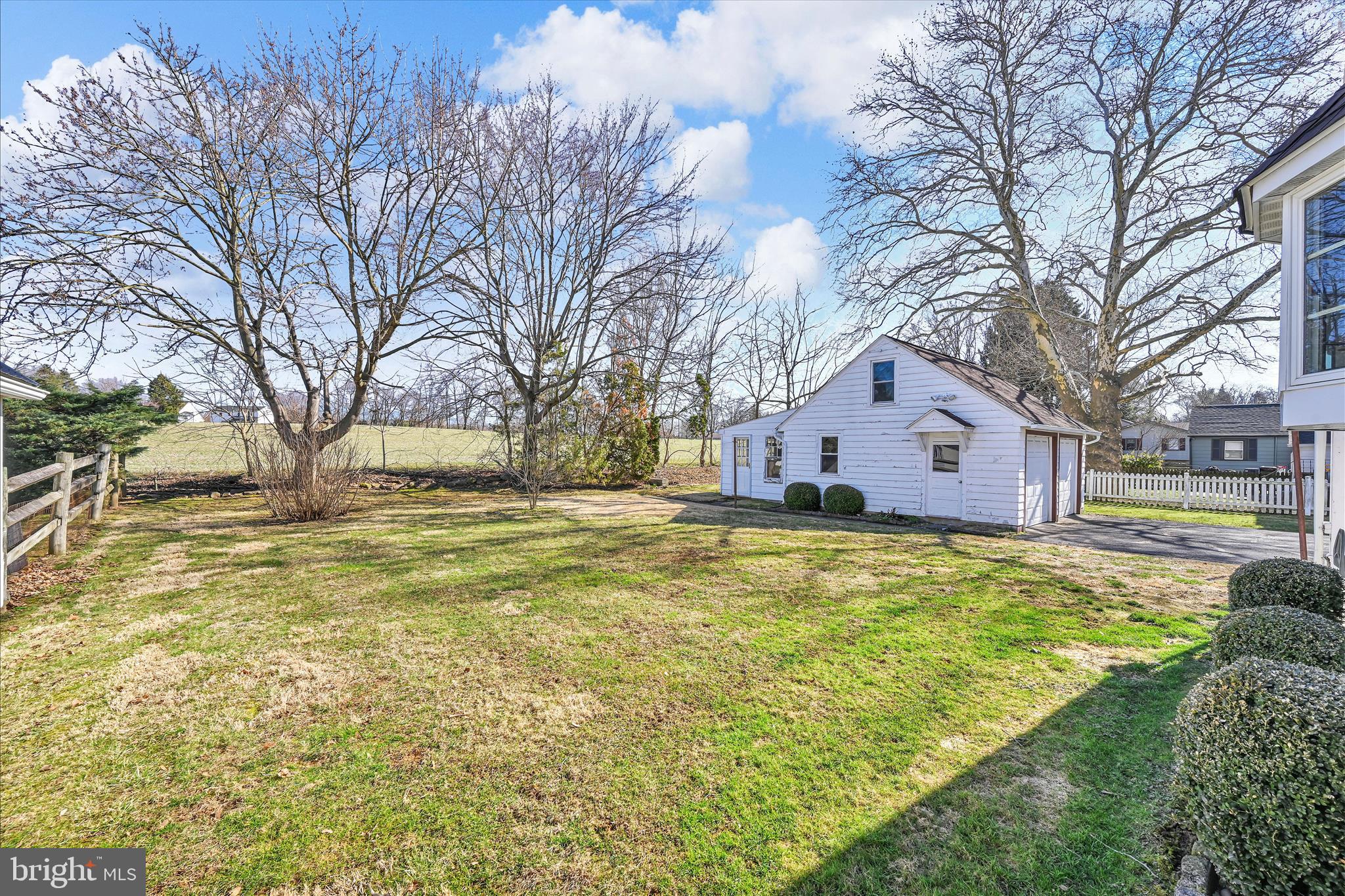 211 Noble Street Lititz, PA 17543 - Photo 9 of 27 Yard View