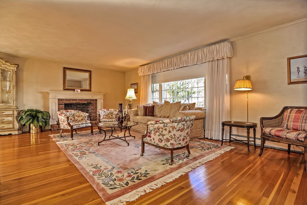 83 Thornberry Road Winchester, MA 01890 - Photo 3 of 30 Gallery Image 3