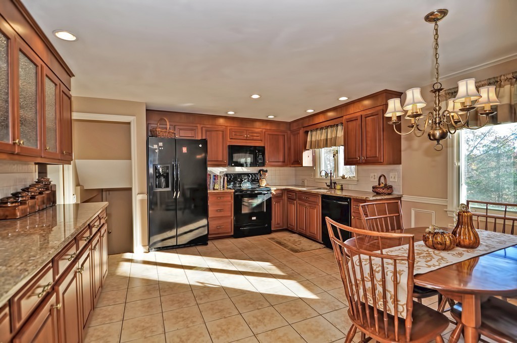 83 Thornberry Road Winchester, MA 01890 - Photo 6 of 30 Gallery Image 6