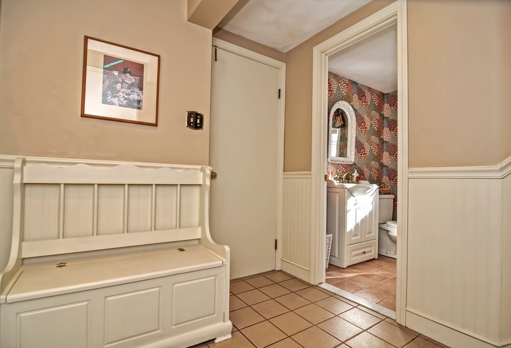 83 Thornberry Road Winchester, MA 01890 - Photo 10 of 30 Gallery Image 10