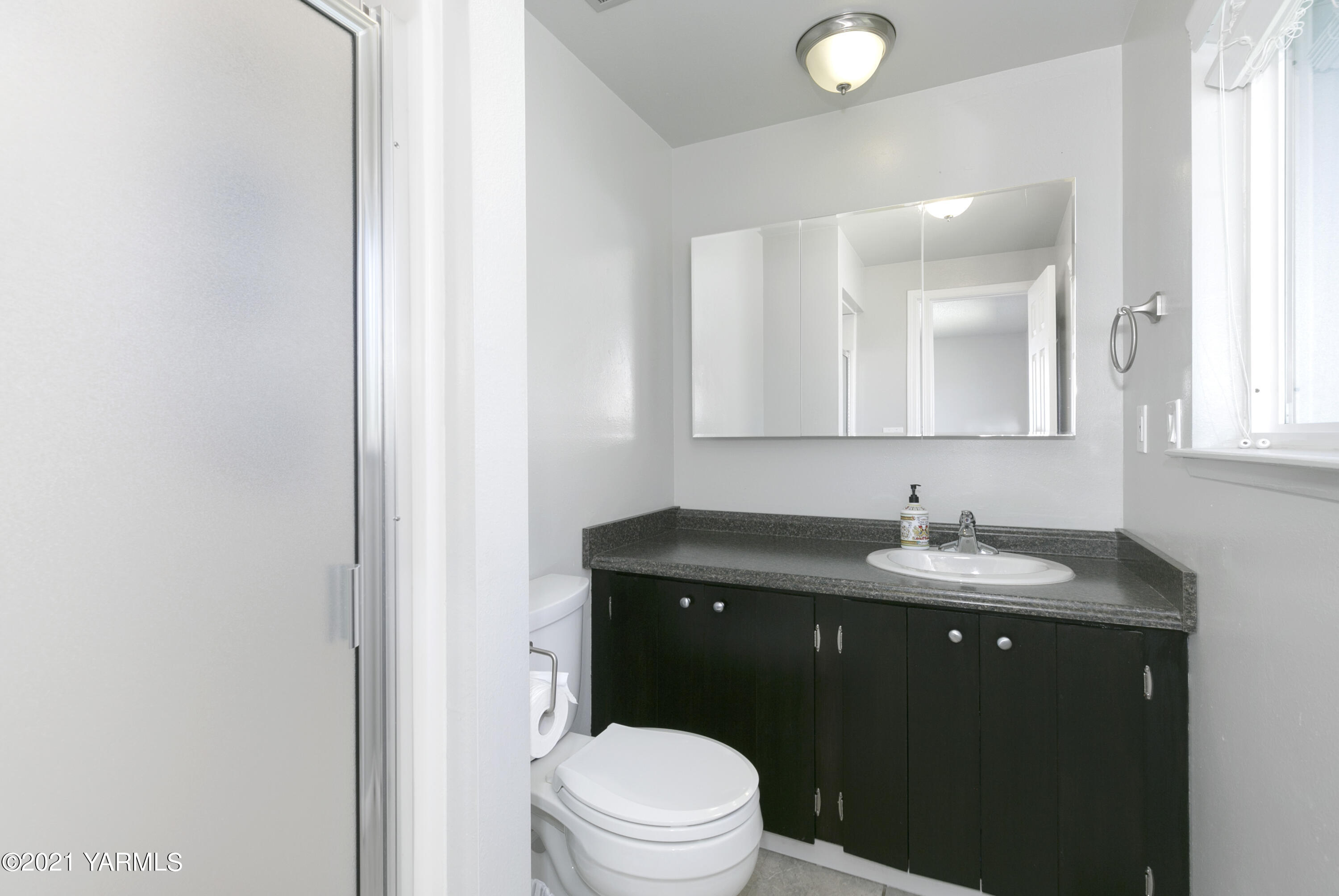 390 Mahre Road Yakima, WA 98908 - Photo 10 of 21 a bathroom with a granite countertop sink toilet and mirror