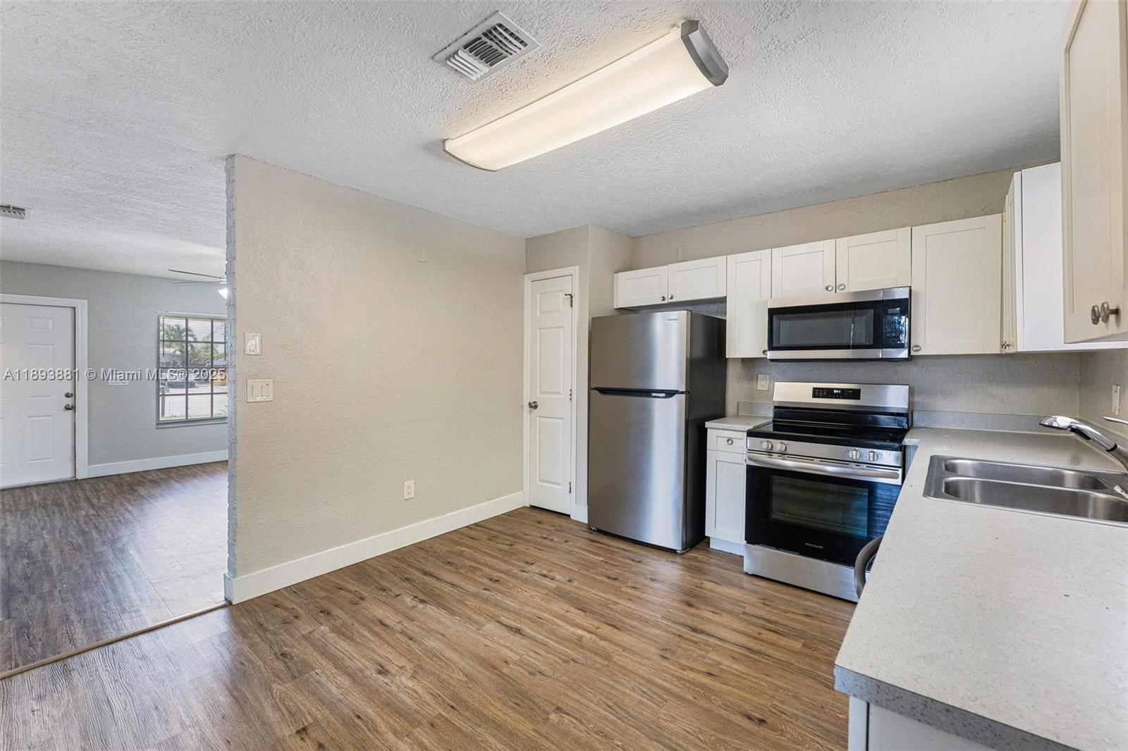 22123 Southwest 62nd Court Boca Raton, FL 33428 - Photo 4 of 24