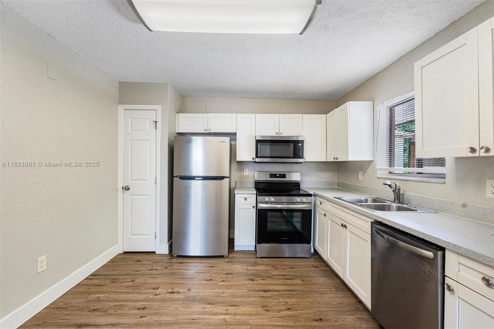 22123 Southwest 62nd Court Boca Raton, FL 33428 - Photo 5 of 24