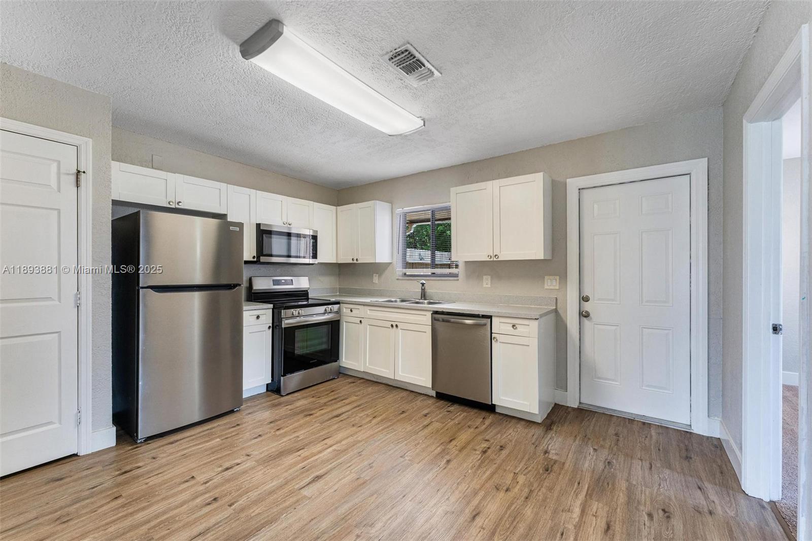 22123 Southwest 62nd Court Boca Raton, FL 33428 - Photo 6 of 24