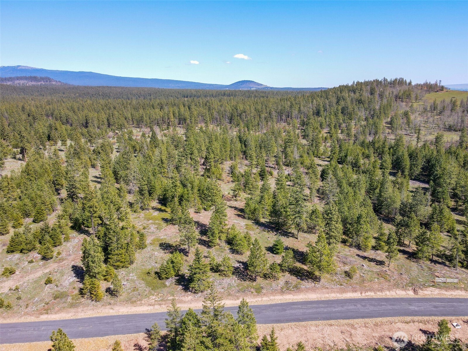 5 Sky Road Goldendale, WA 98620 - Photo 25 of 30 a view of an outdoor space and a mountain view
