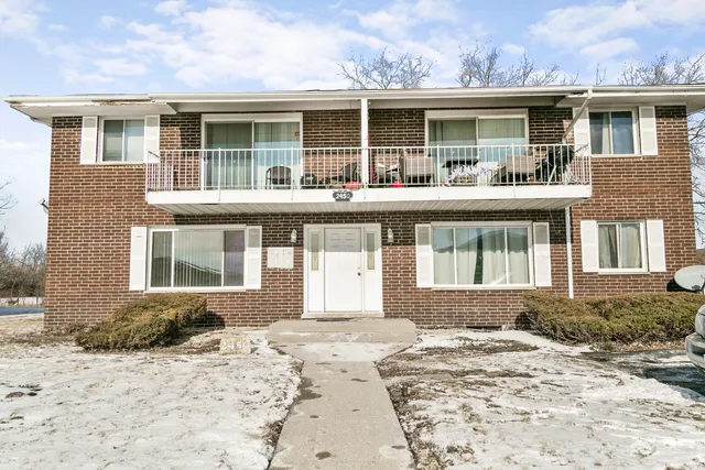 $1,650 | 2450 Terrace Avenue, Unit 1W, Lynwood, IL 60411