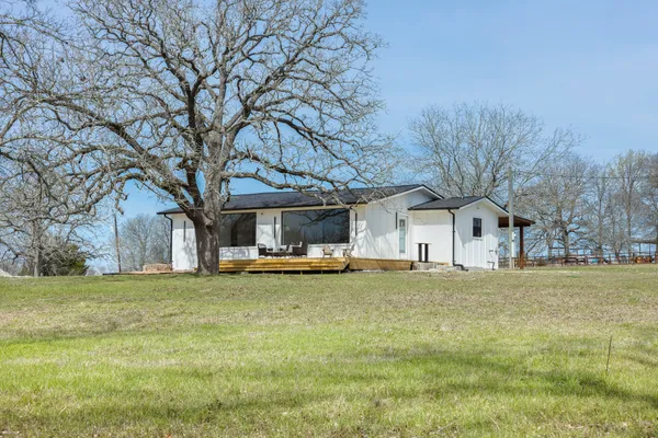 a view of a yard in front of house