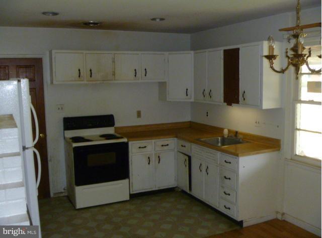 5226 Forman Court Springfield, VA 22151 - Photo 4 of 11 Kitchen