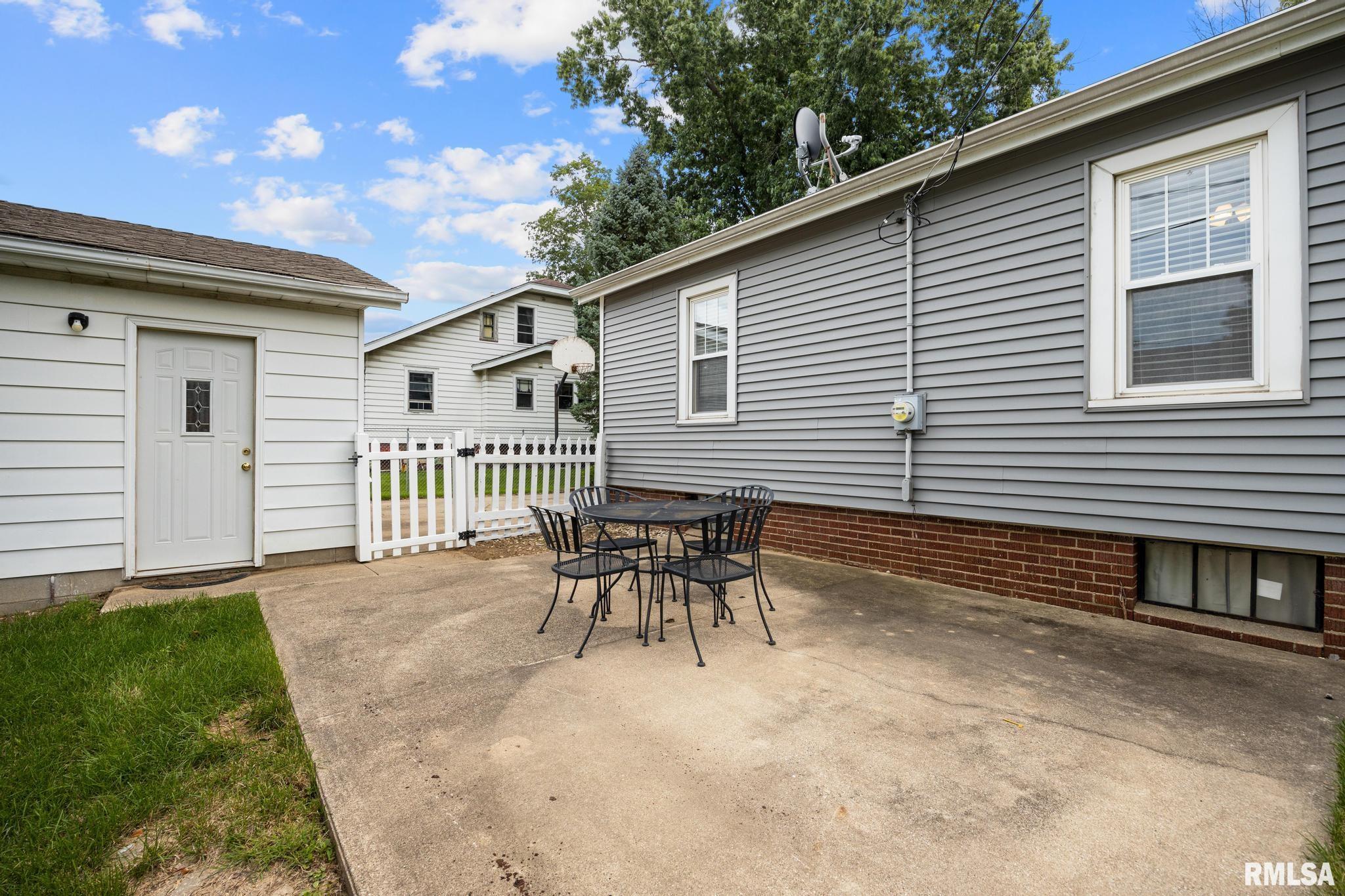 1323 West Circle Road Peoria, IL 61604 - Photo 34 of 43