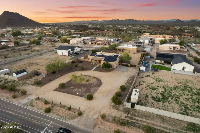 a view of a house with backyard and trees