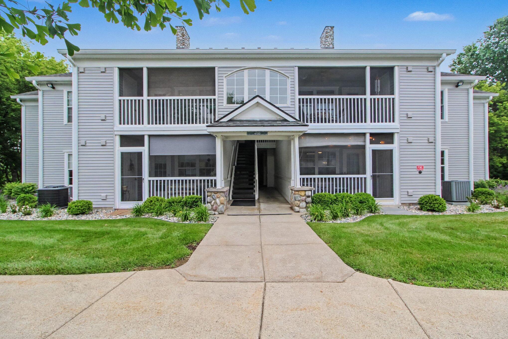 4703 Inverness Street Dexter, MI 48130 - Photo 1 of 27 002_file_3047