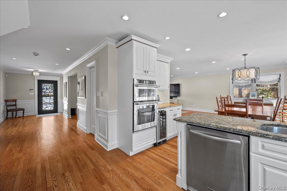 299 Stratton Road New Rochelle, NY 10804 - Photo 8 of 49