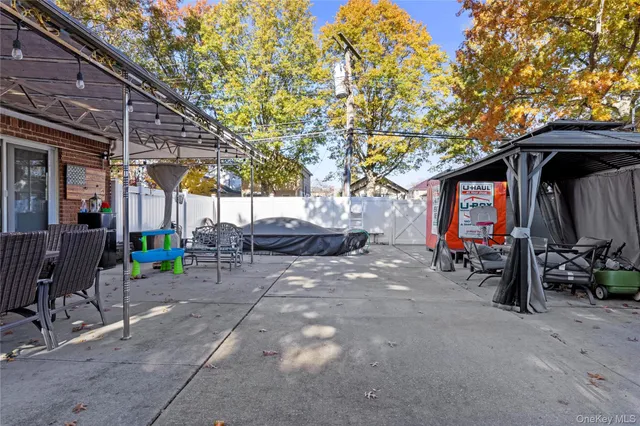 a view of backyard with tv and furniture