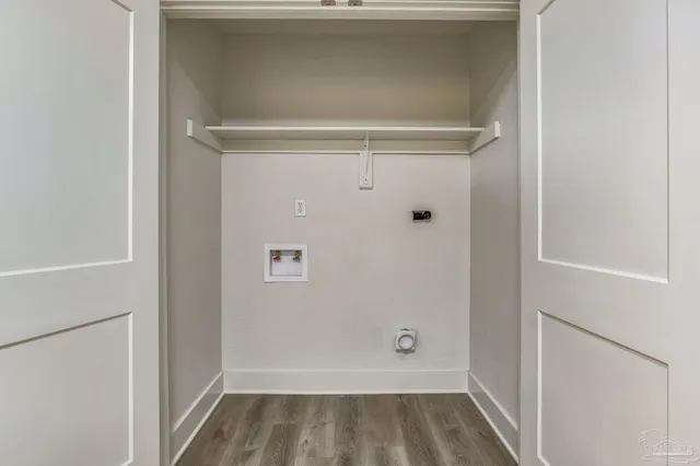 a view of a walk in closet