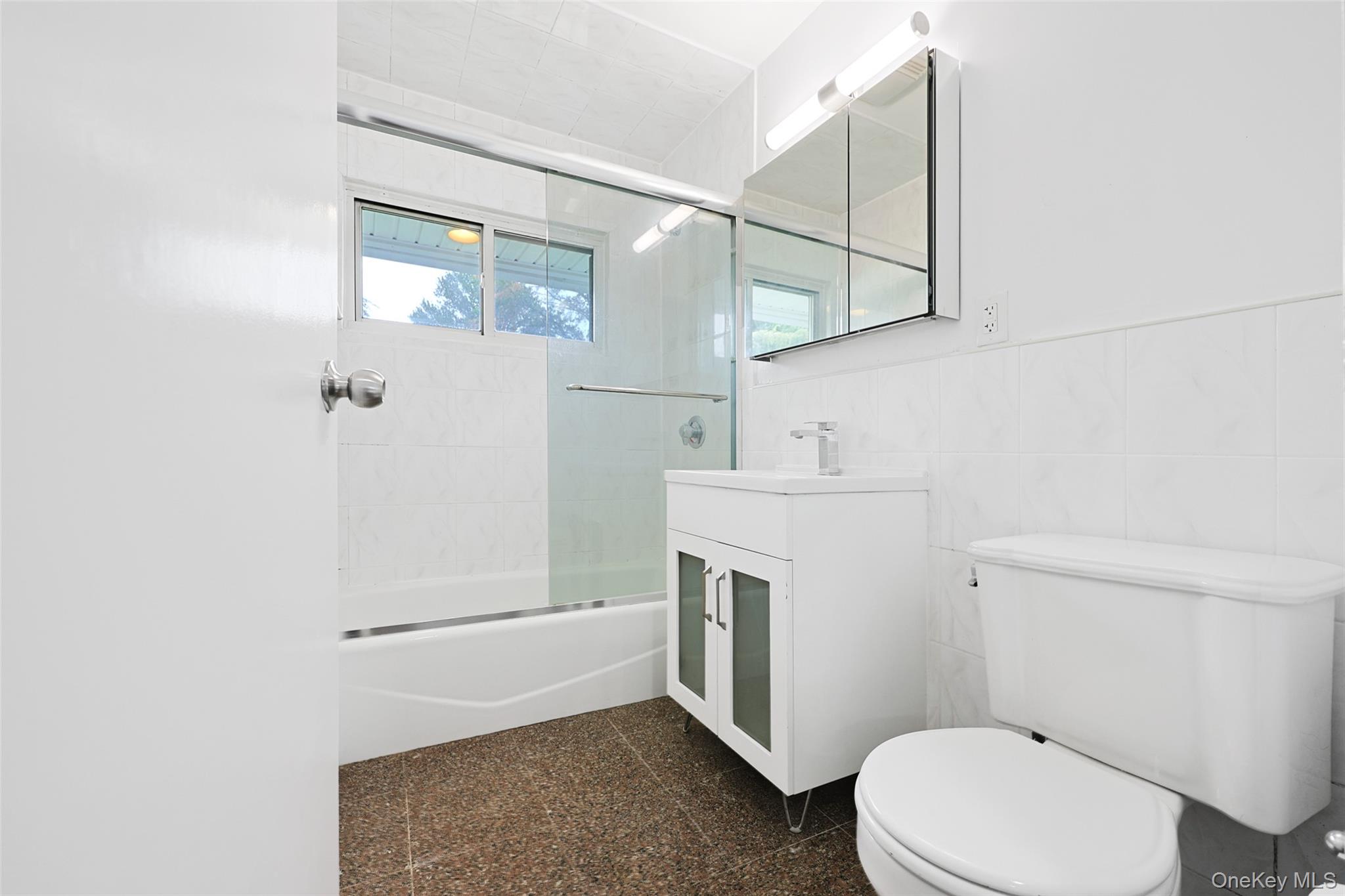 82 Lantern Road Hicksville, NY 11801 - Photo 15 of 22 Gallery Image 15
