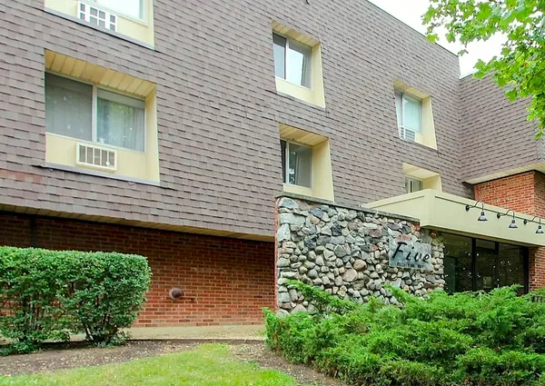 $1,650 | 5 Villa Verde Drive, Unit 108, Buffalo Grove, IL 60089