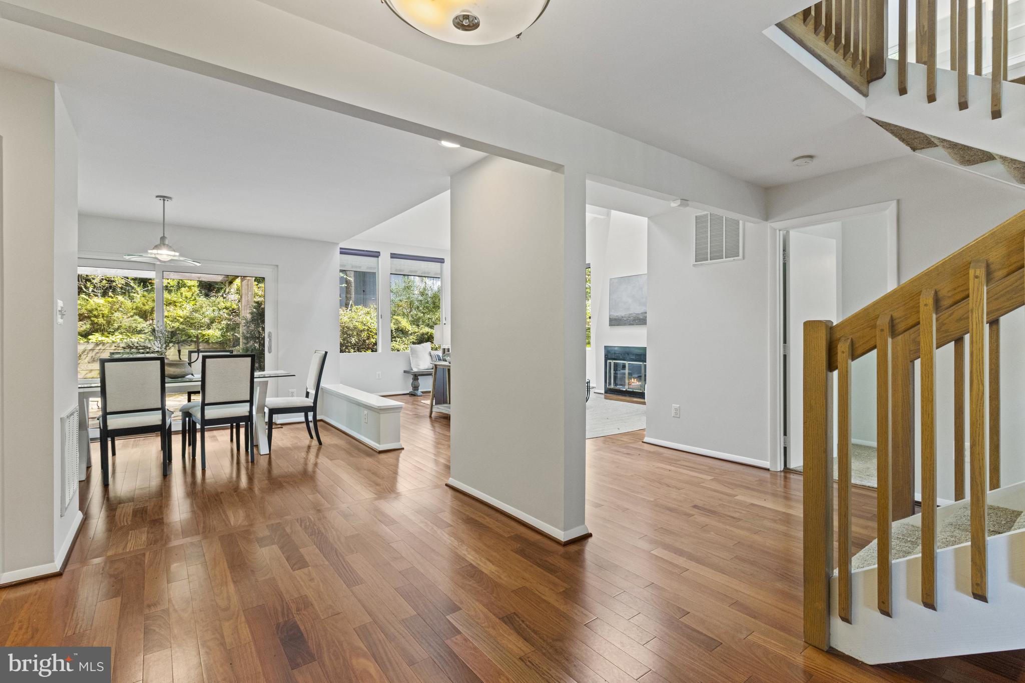 7107 Roxann Road Alexandria, VA 22315 - Photo 5 of 62 Foyer