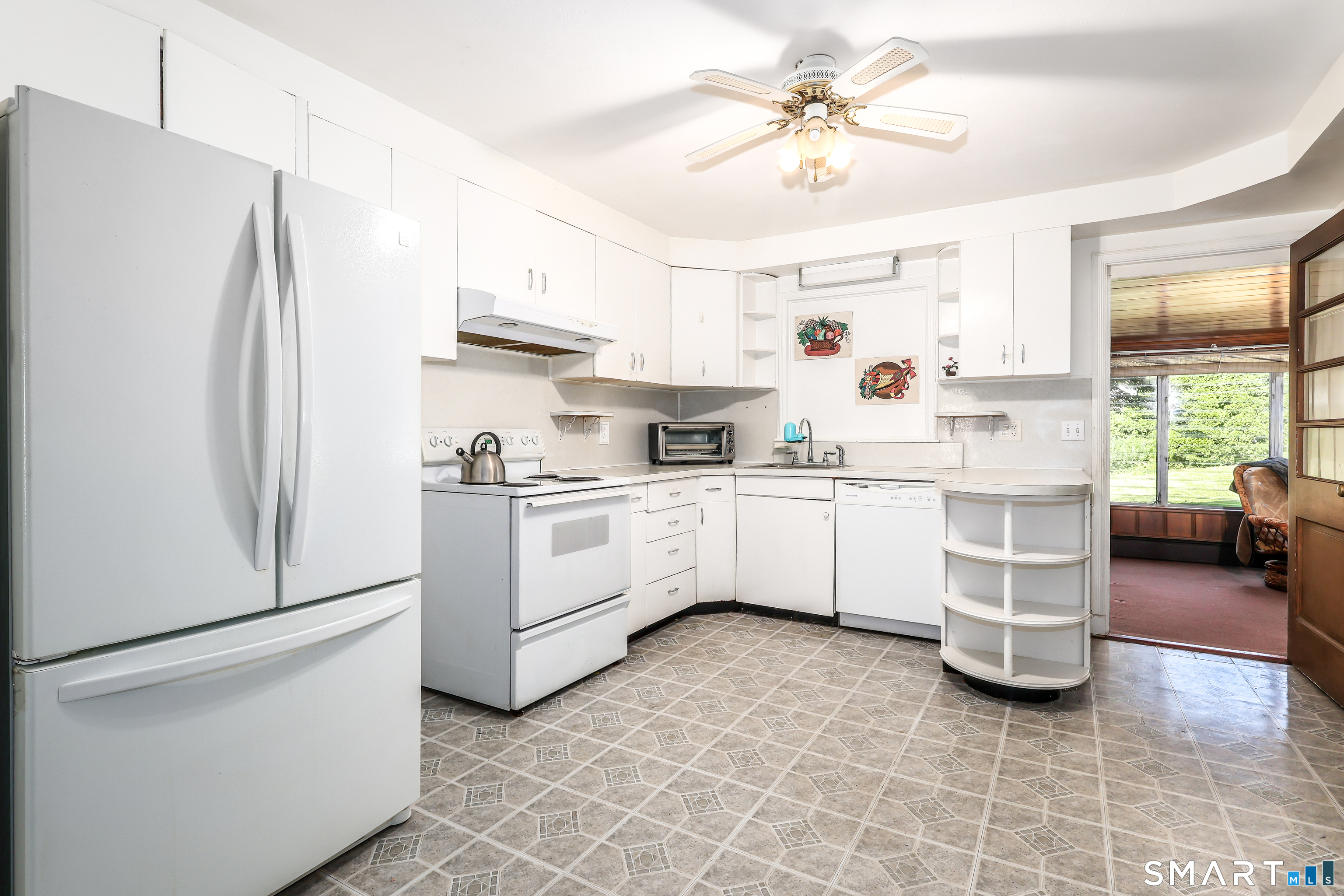 124 Chestnut Hill Road Trumbull, CT 06611 - Photo 3 of 38 Gallery Image 3
