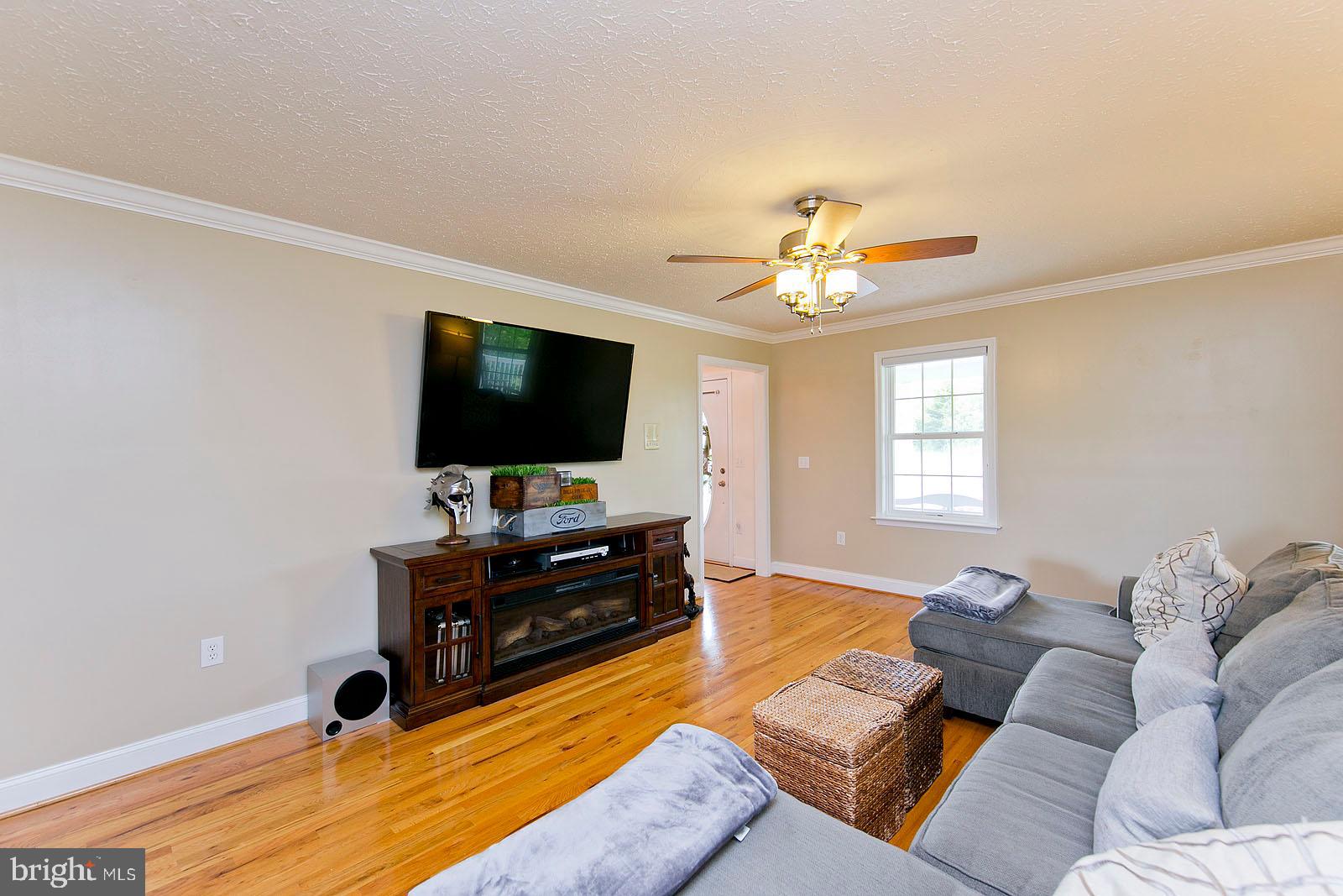 6363 Middle Road Stephens City, VA 22655 - Photo 11 of 81 Living room with crown molding