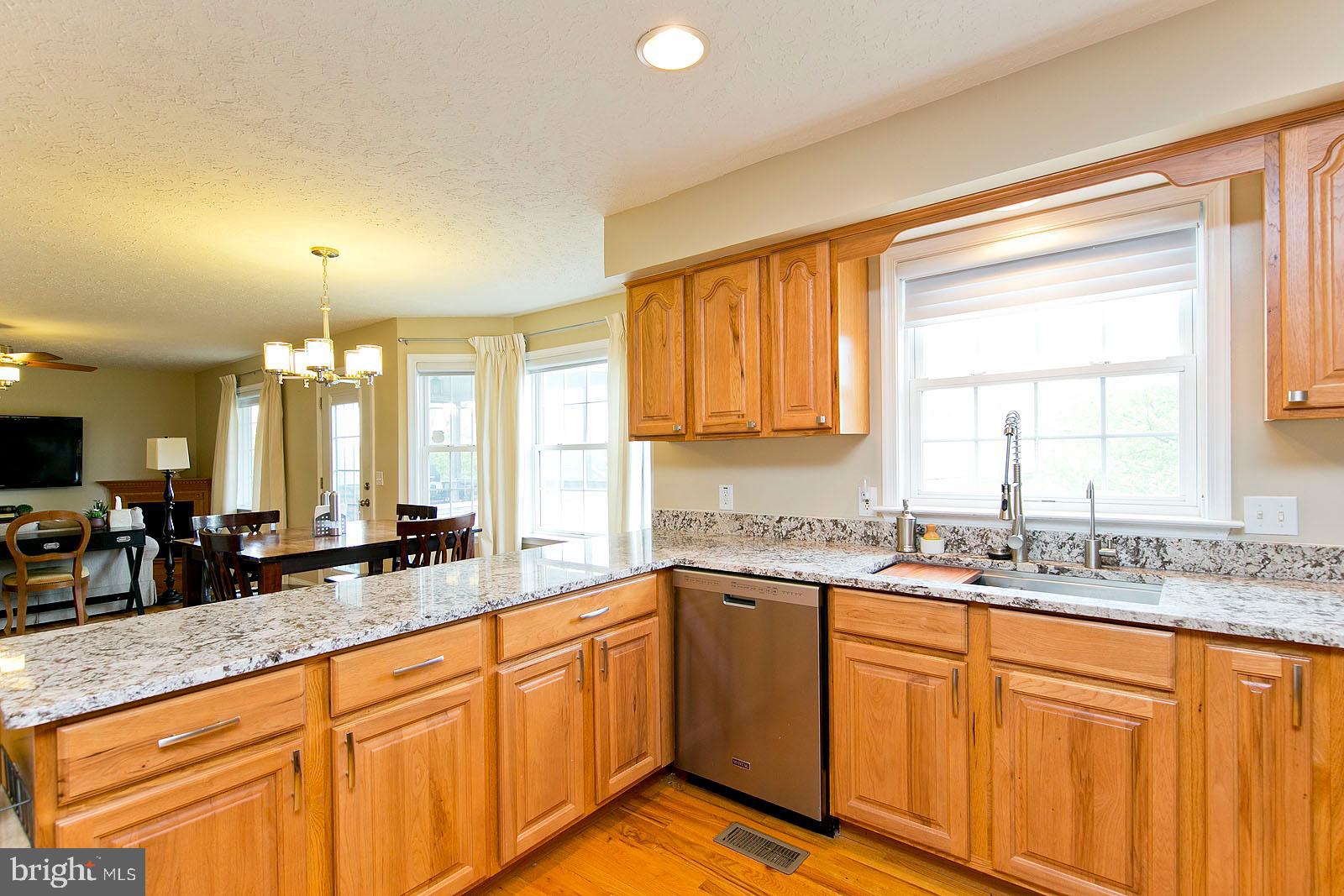6363 Middle Road Stephens City, VA 22655 - Photo 18 of 81 Kitchen with granite counters / SS appliances