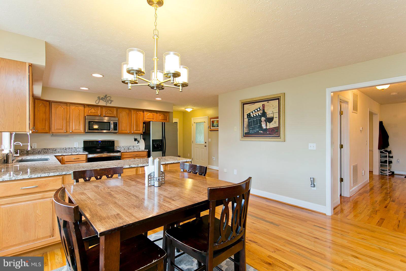 6363 Middle Road Stephens City, VA 22655 - Photo 24 of 81 Kitchen table space