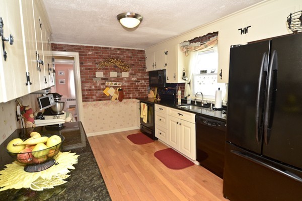 5 Hamilton Road Woburn, MA 01801 - Photo 5 of 23 Gallery Image 5