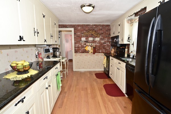 5 Hamilton Road Woburn, MA 01801 - Photo 6 of 23 Gallery Image 6