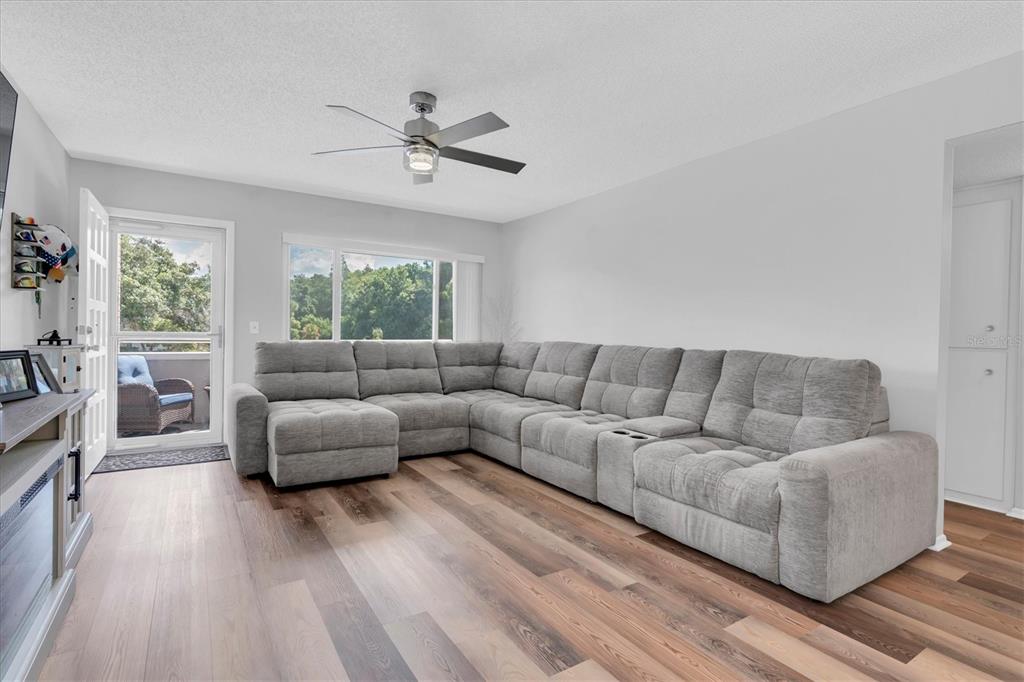 2461 Rhodesian Drive, Unit 45 Clearwater, FL 33763 - Photo 8 of 37