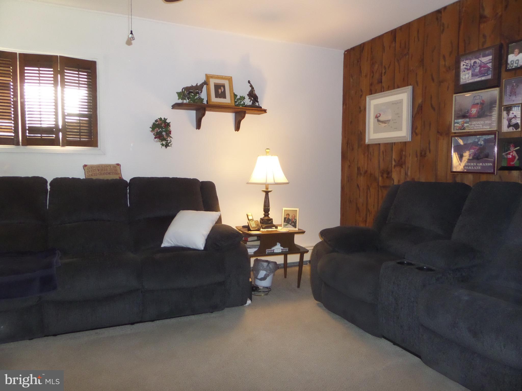 21 Hawk Road Levittown, PA 19056 - Photo 17 of 35 LARGE Bedrm 3 (17x11) ... or Den/Familyroom ??