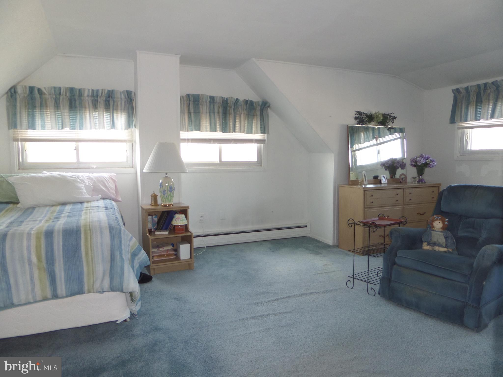 21 Hawk Road Levittown, PA 19056 - Photo 26 of 35 HUGE Bedrm 1 (19x14), sitting & dressing room too!