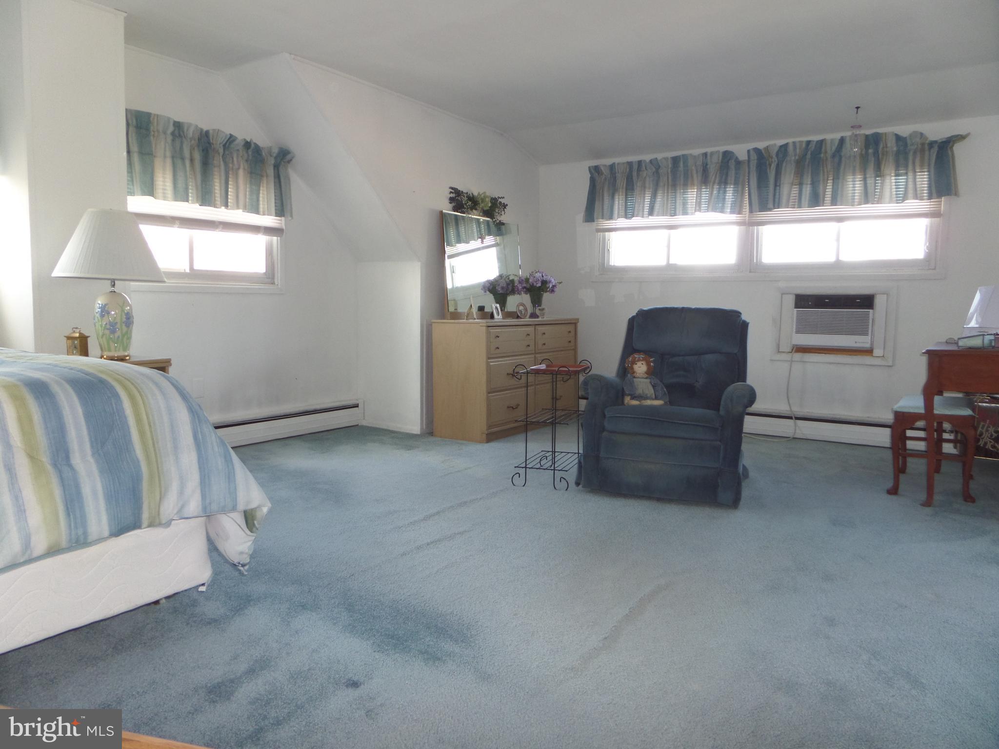21 Hawk Road Levittown, PA 19056 - Photo 28 of 35 HUGE Bedrm 1 (19x14), sitting & dressing room too!