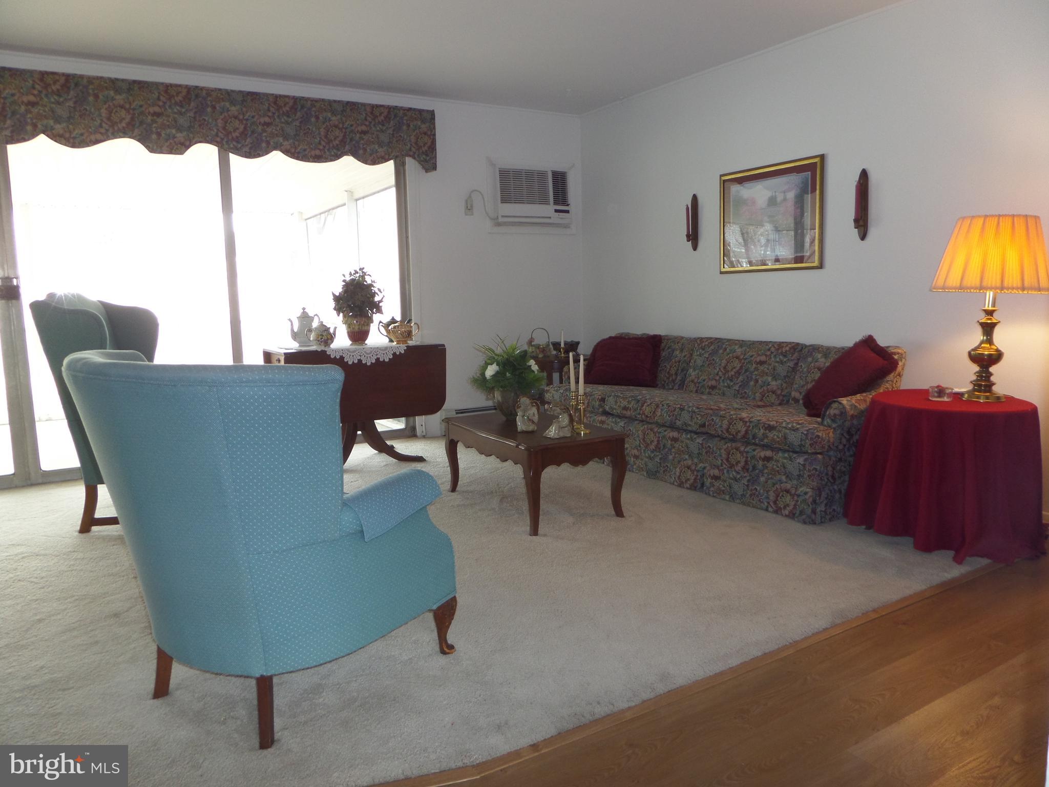 Livingroom (15x13)