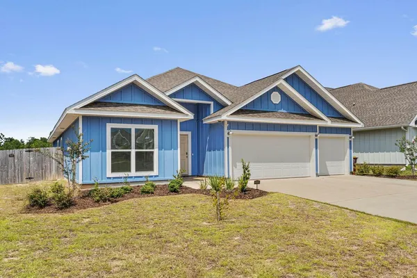 $2,300 | 118 Hobson Avenue, Crestview, FL 32539