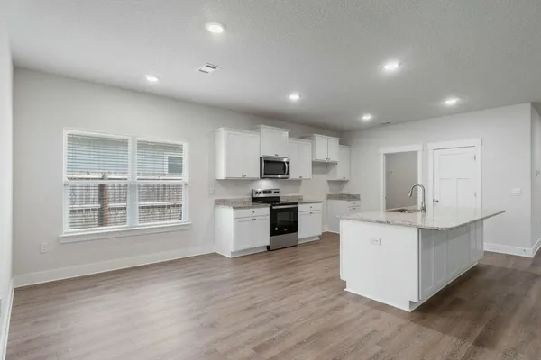 $2,300 | 118 Hobson Avenue, Crestview, FL 32539