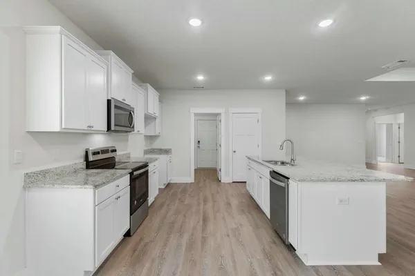 $2,300 | 118 Hobson Avenue, Crestview, FL 32539