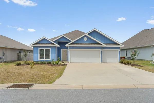 $2,300 | 118 Hobson Avenue, Crestview, FL 32539