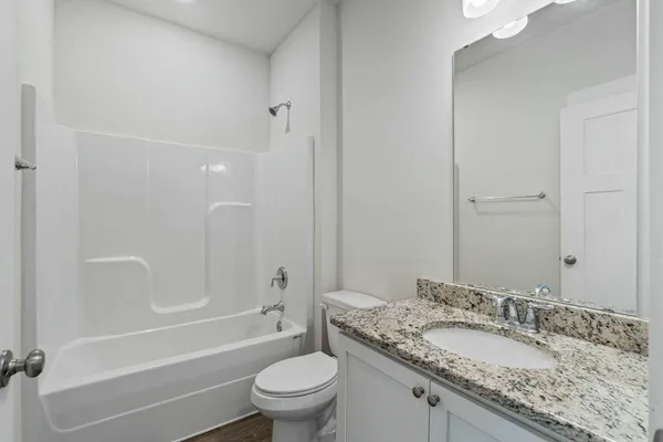 $2,300 | 118 Hobson Avenue, Crestview, FL 32539